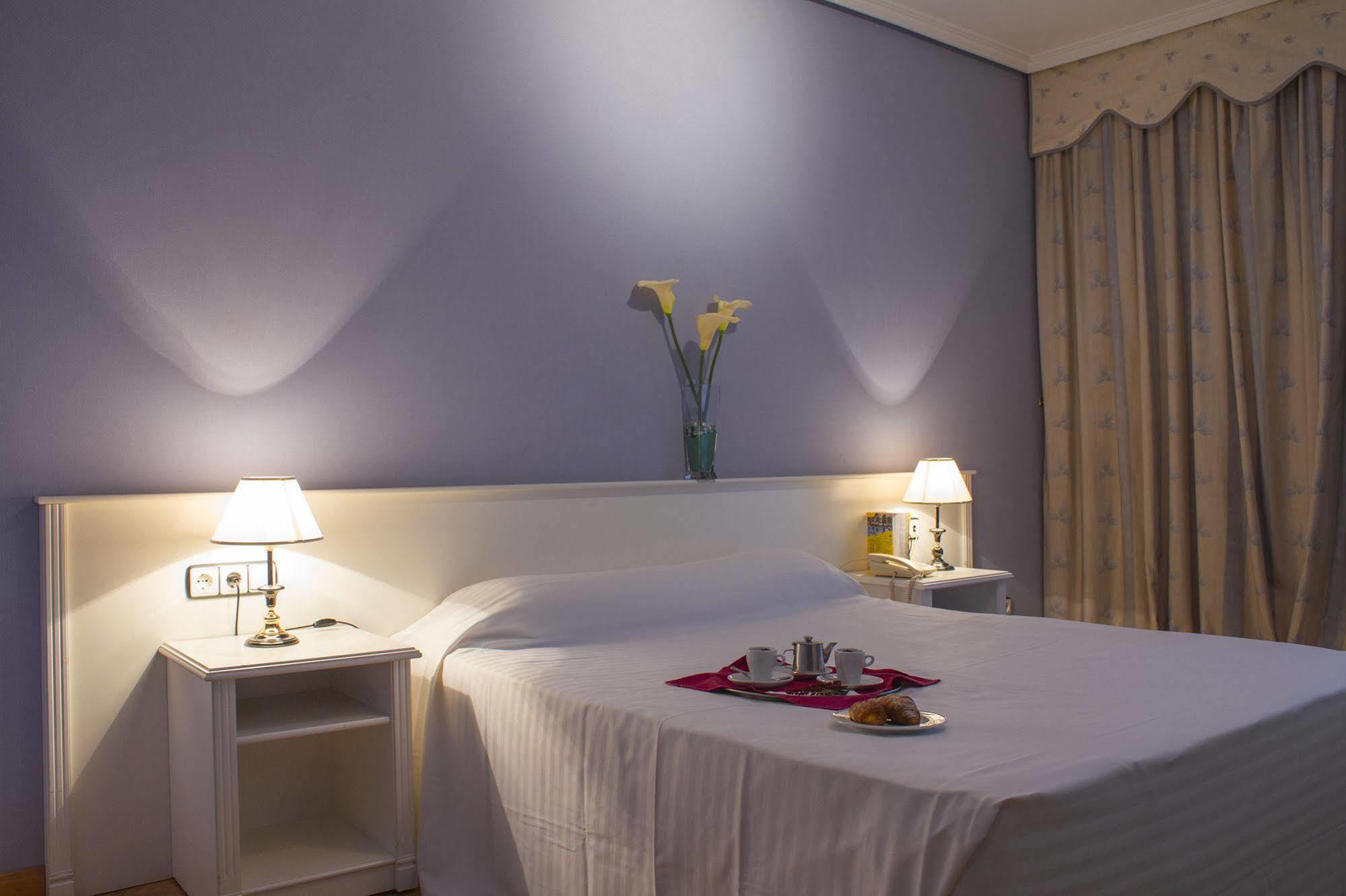 Checkin Madrid Parla Hotel Exterior photo