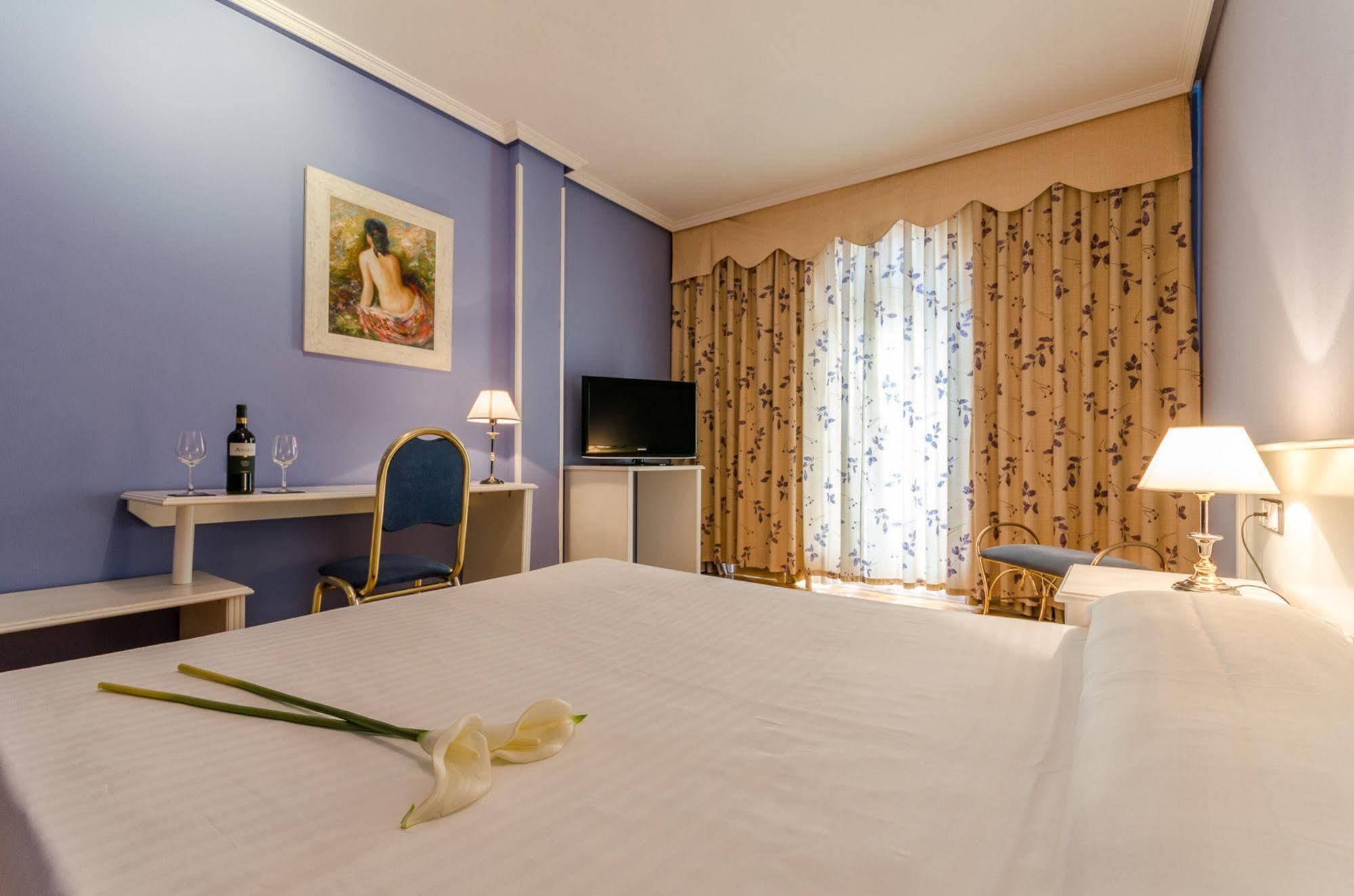 Checkin Madrid Parla Hotel Exterior photo